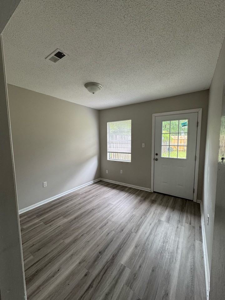 146 Cherokee Cir #1 - Photo 4 of 8