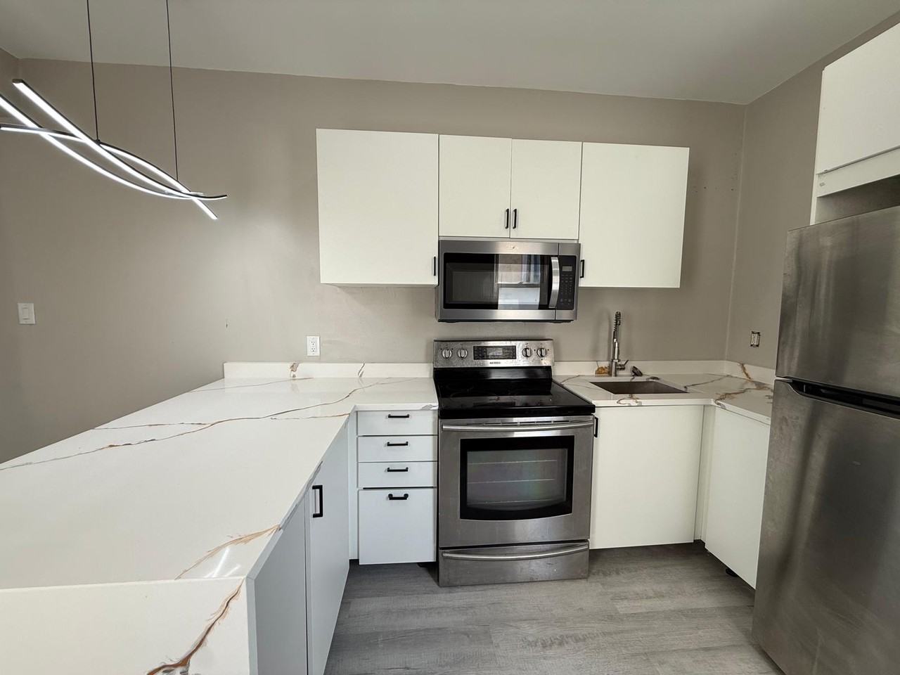 135 Peach St #1 - Photo 3 of 12