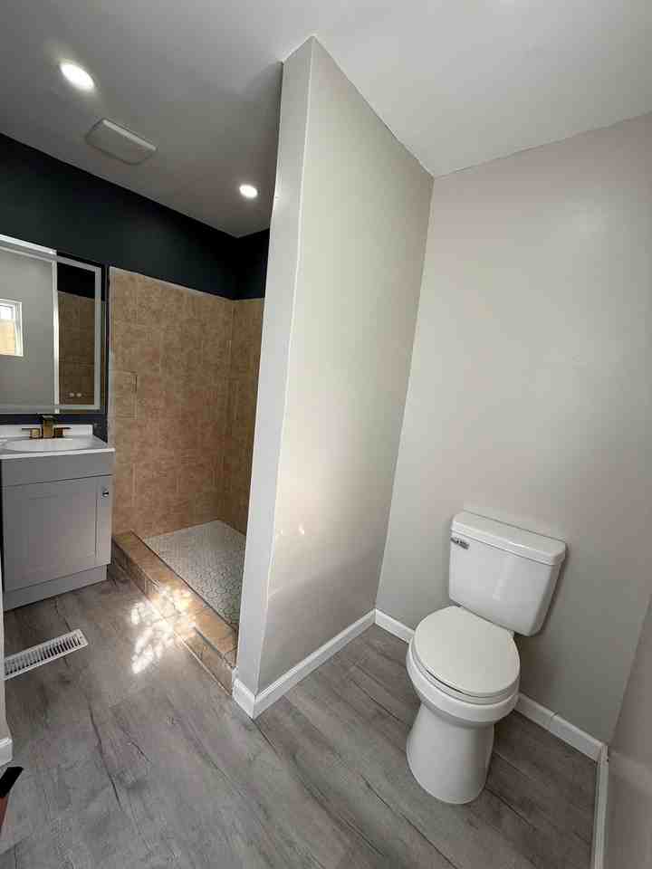 135 Peach St #1 - Photo 5 of 12