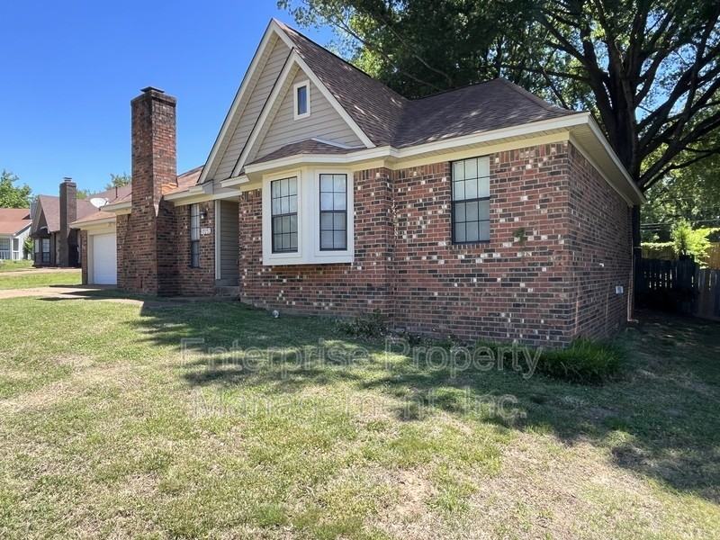3748 Rippling Creek Ln - Photo 4 of 22