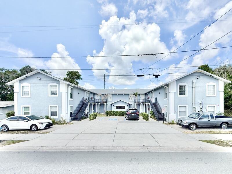 425 F St - Photo 3 of 44