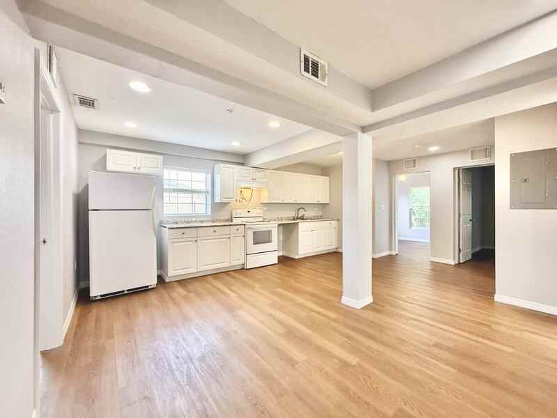 425 F St - Photo 7 of 44