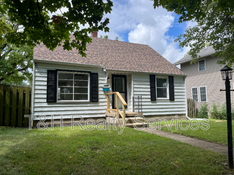 1209 S Armstrong St - Photo 2 of 31
