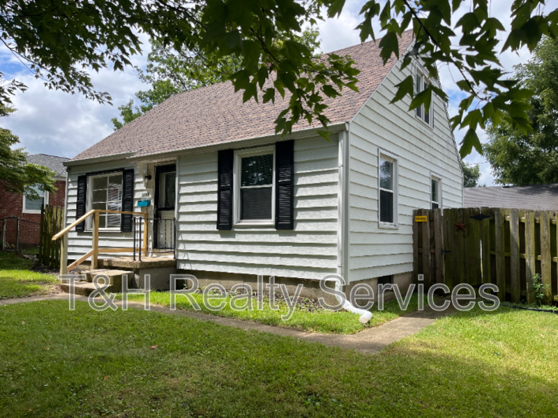 1209 S Armstrong St - Photo 3 of 31