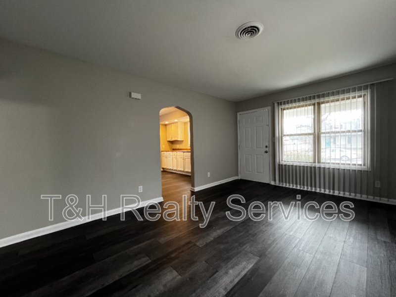 4358 Norwaldo Ave - Photo 3 of 16