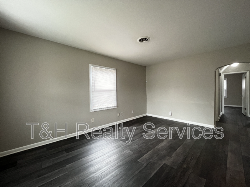 4358 Norwaldo Ave - Photo 4 of 16