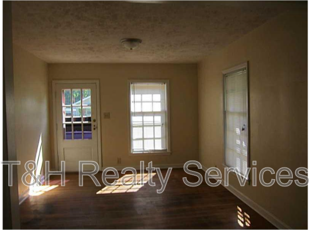 2106 E 46th St - Photo 2 of 17