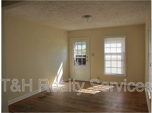 2106 E 46th St - Photo 3 of 17