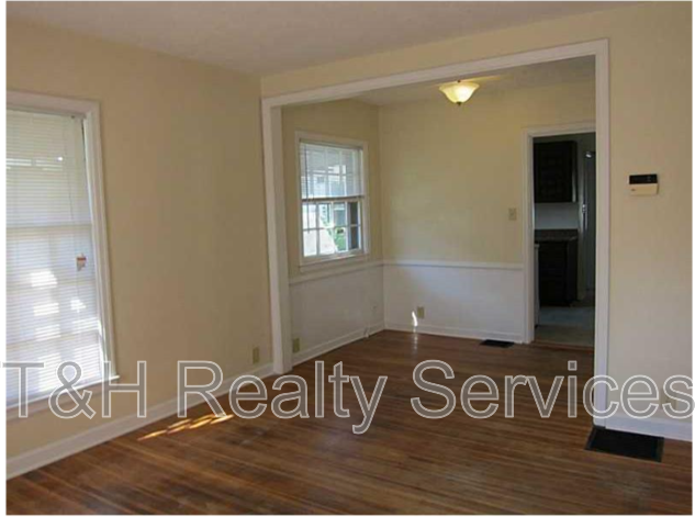 2106 E 46th St - Photo 4 of 17