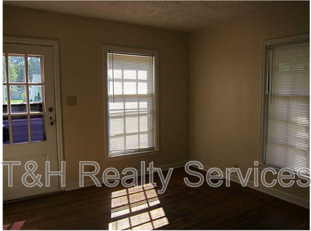2106 E 46th St - Photo 5 of 17