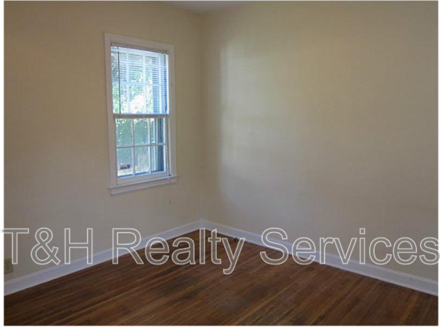 2106 E 46th St - Photo 6 of 17