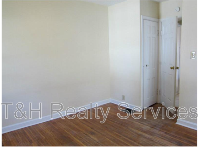 2106 E 46th St - Photo 7 of 17