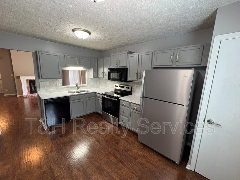 7709 Bayhill Dr - Photo 5 of 20