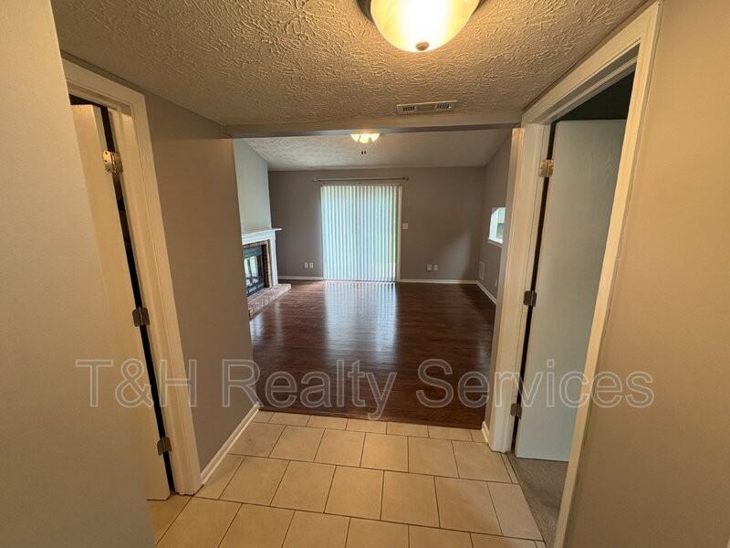 7709 Bayhill Dr - Photo 7 of 20