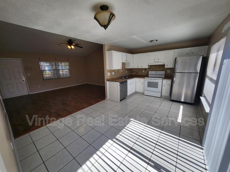 905 Old Field Dr - Photo 4 of 11