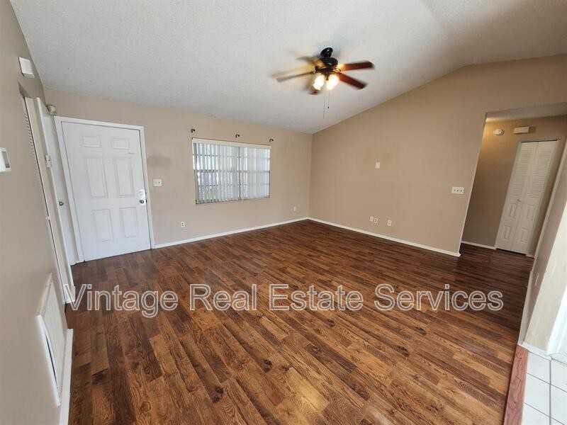 905 Old Field Dr - Photo 6 of 11