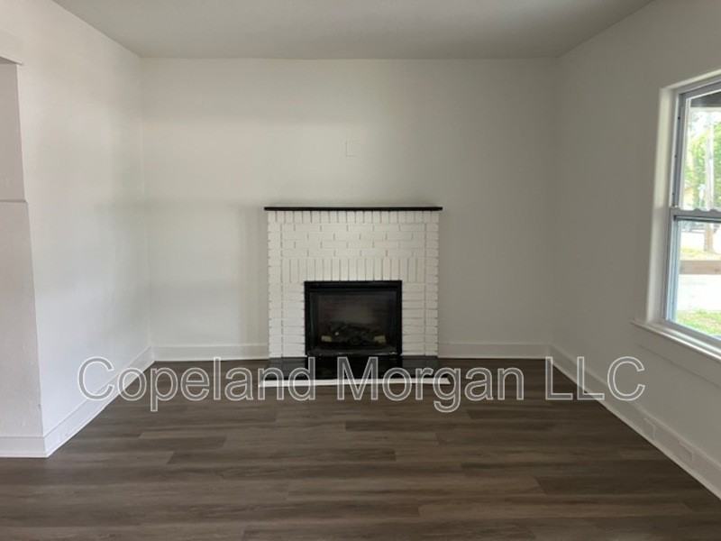 1934 30th Ave N - Photo 4 of 29