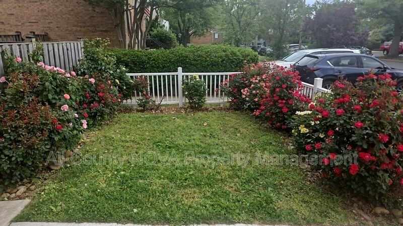 3353 Ardley Ct - Photo 3 of 50
