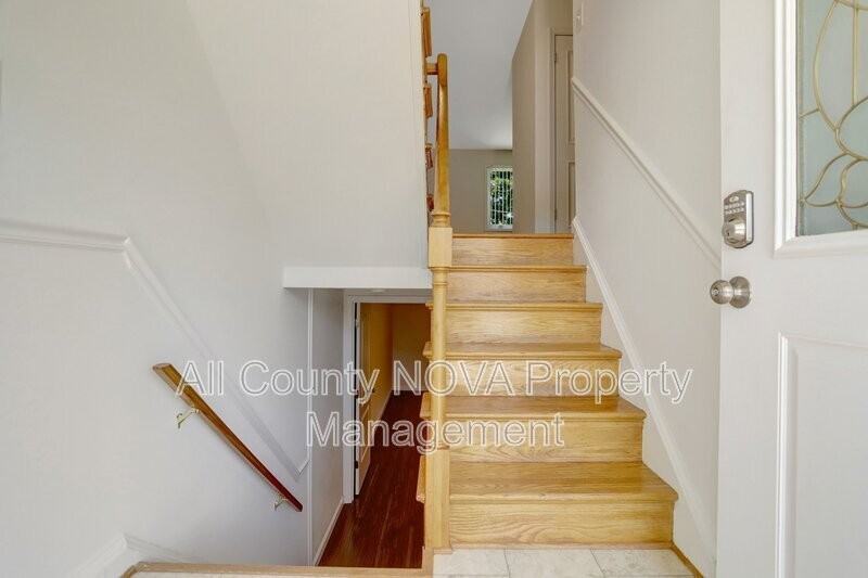 3353 Ardley Ct - Photo 4 of 50