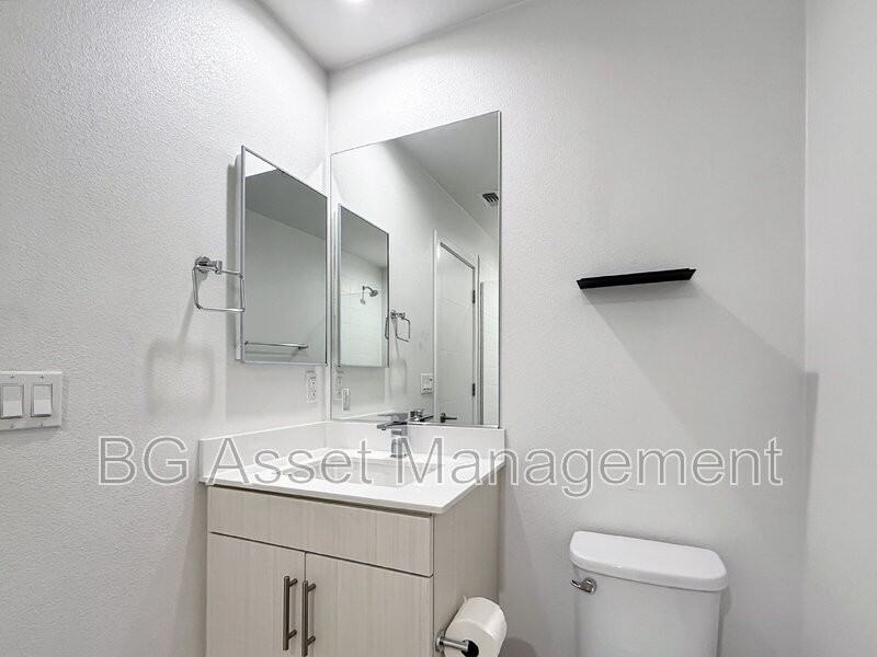 3909 Wattling St - Photo 4 of 41