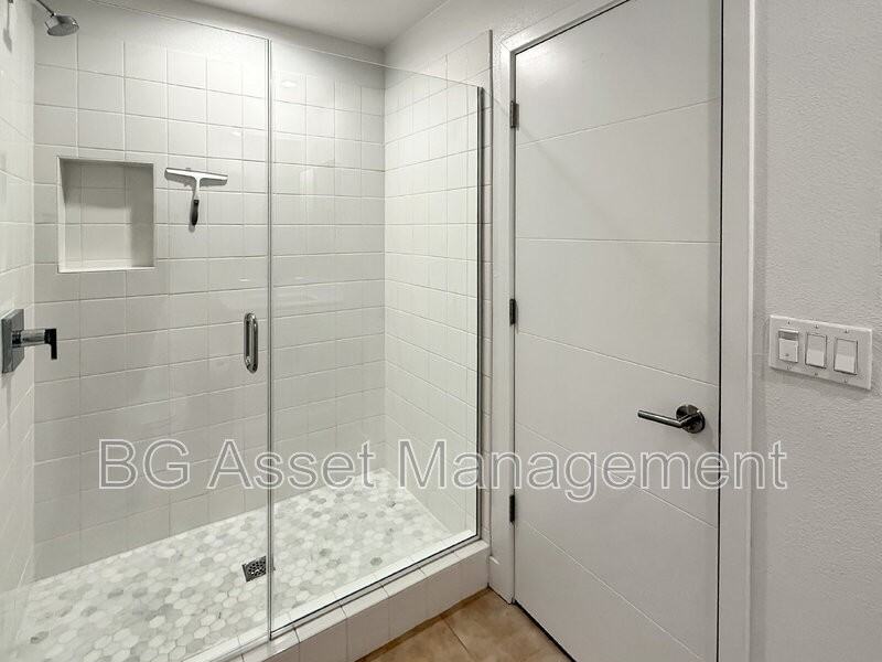 3909 Wattling St - Photo 5 of 41