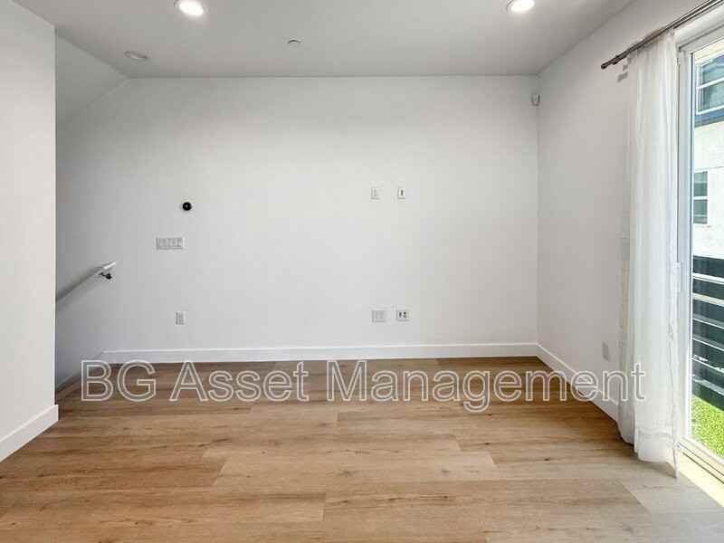 3909 Wattling St - Photo 6 of 41