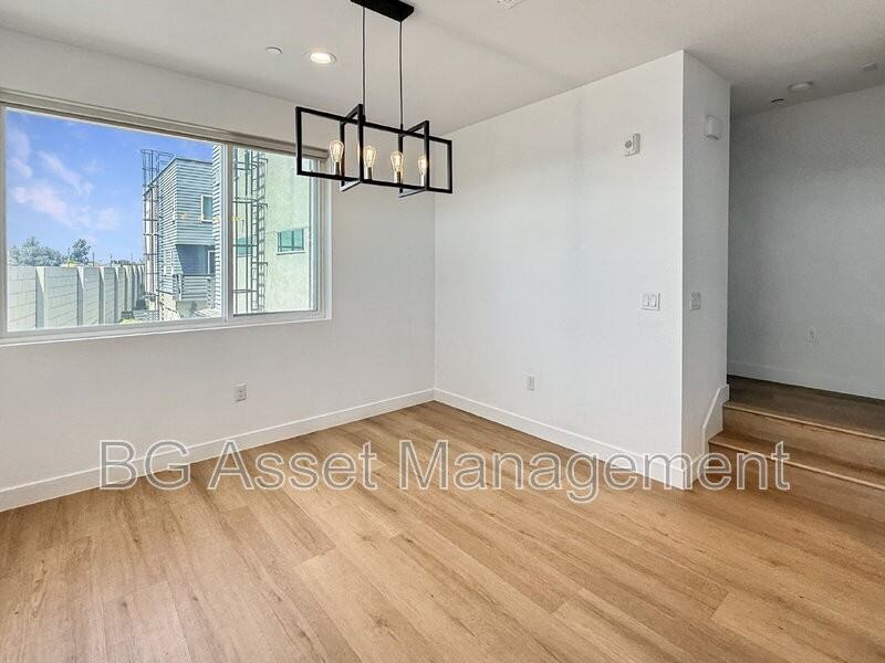 3909 Wattling St - Photo 7 of 41