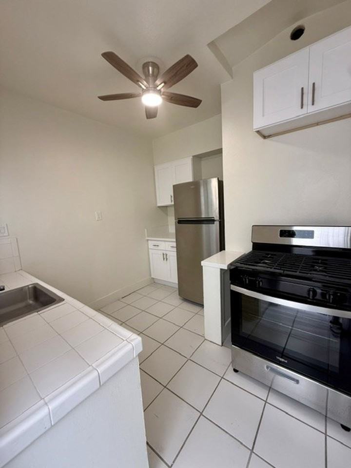 1819 E. 4th ST. - Photo 4 of 11