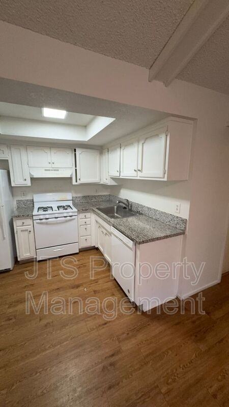 5417 Olympic Way - Photo 3 of 10