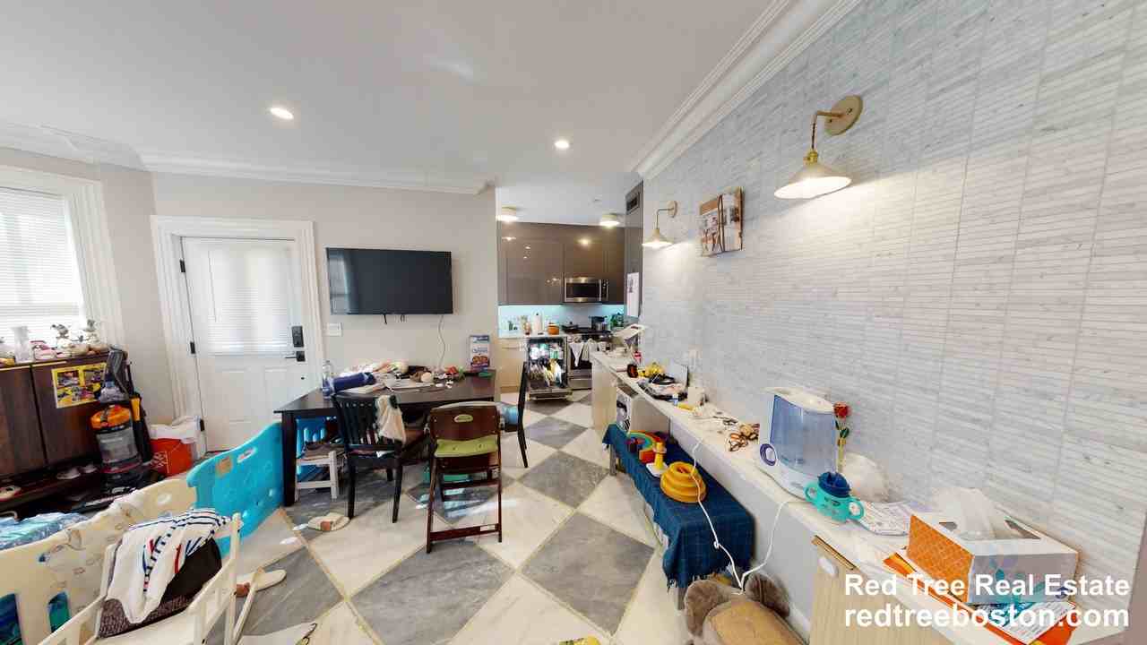 15 Lanark Rd #2 - Photo 6 of 20