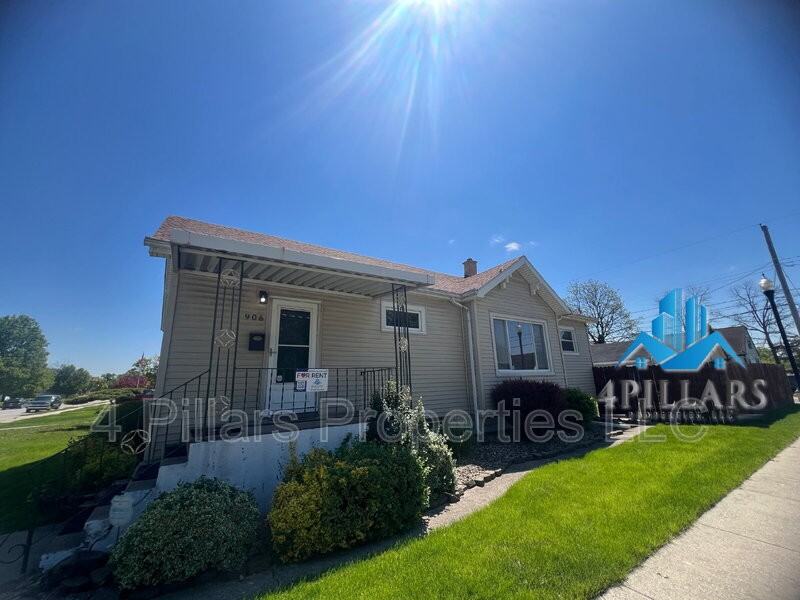 906 177th Pl - Photo 2 of 43