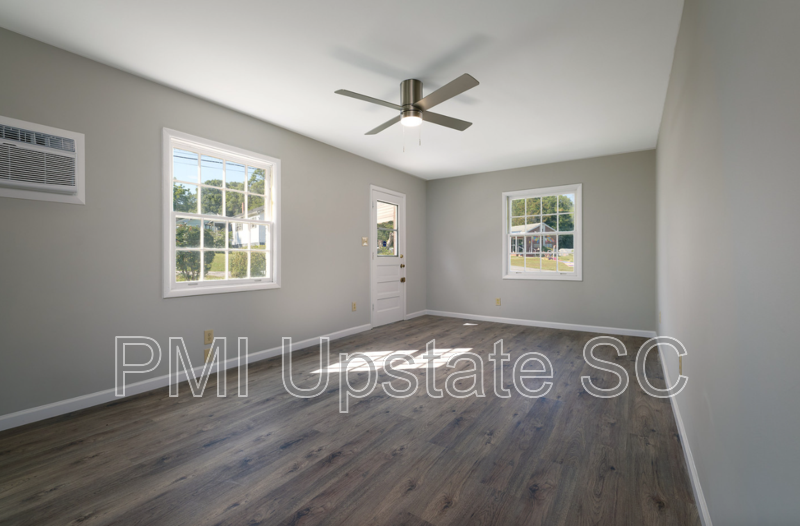 100 Truman St - Photo 5 of 21