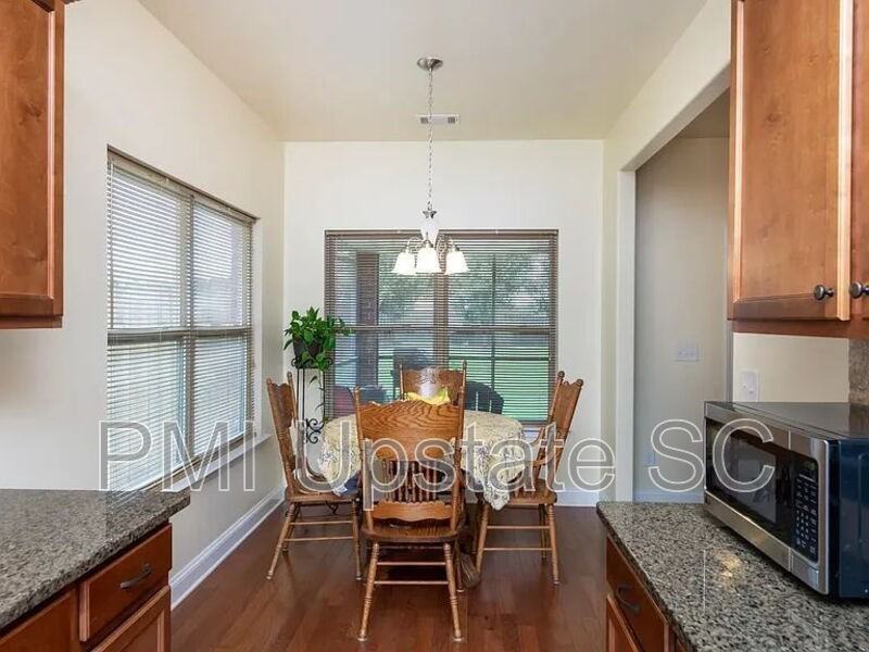 243 Scottish Ave - Photo 7 of 17