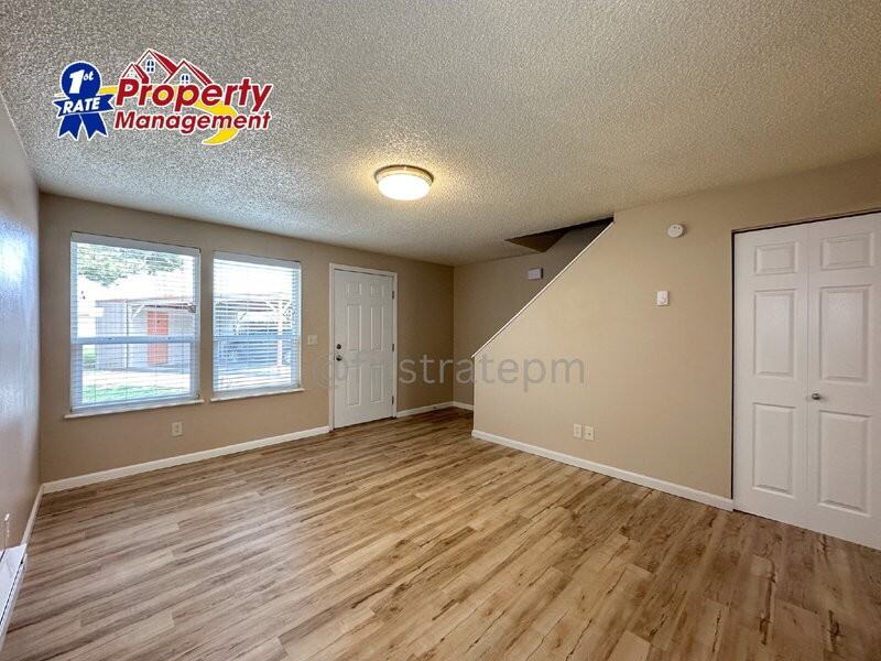 6464 W Douglas St - Photo 4 of 20