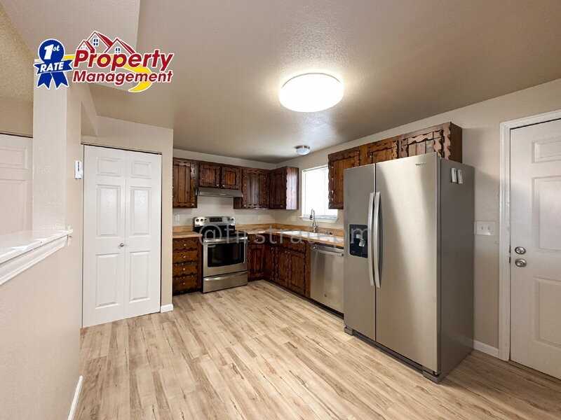 6464 W Douglas St - Photo 6 of 20