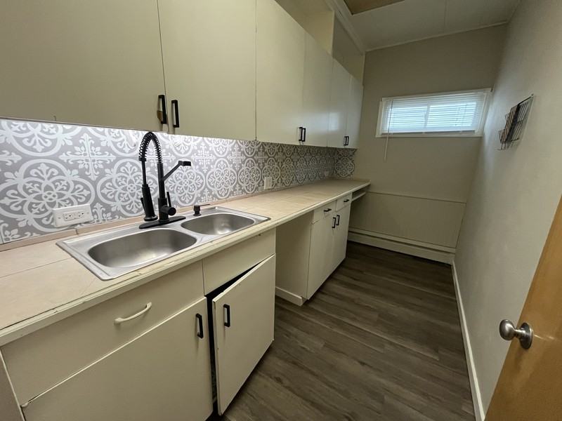 708 Saint Clair Ave - Photo 5 of 25