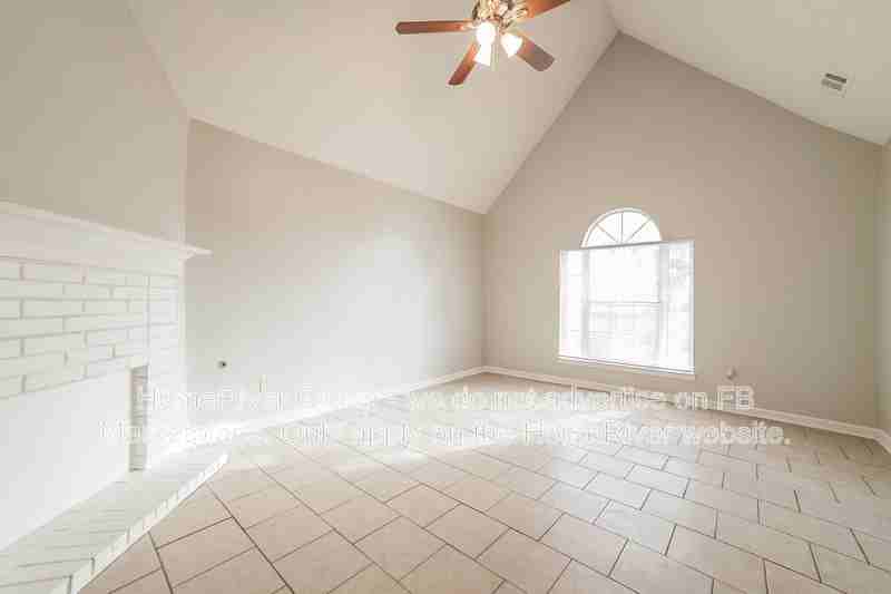 7139 Hampton Dr - Photo 4 of 17
