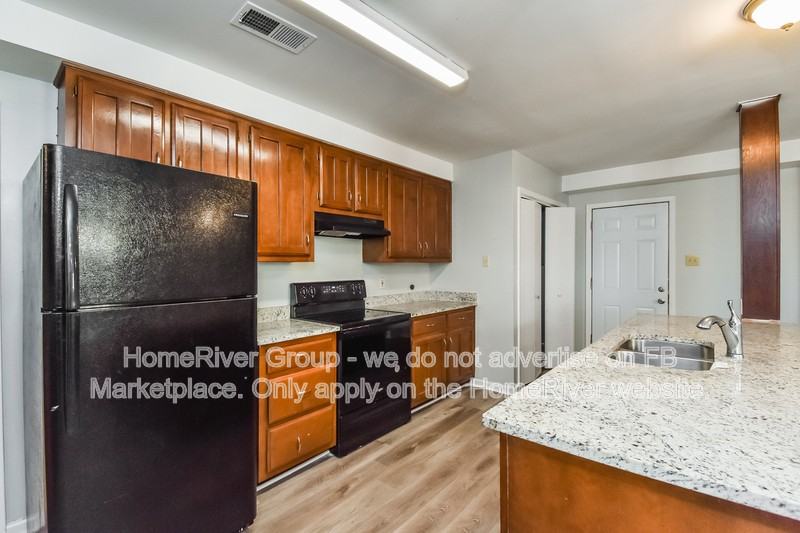 1271 Wedgewood St - Photo 7 of 17