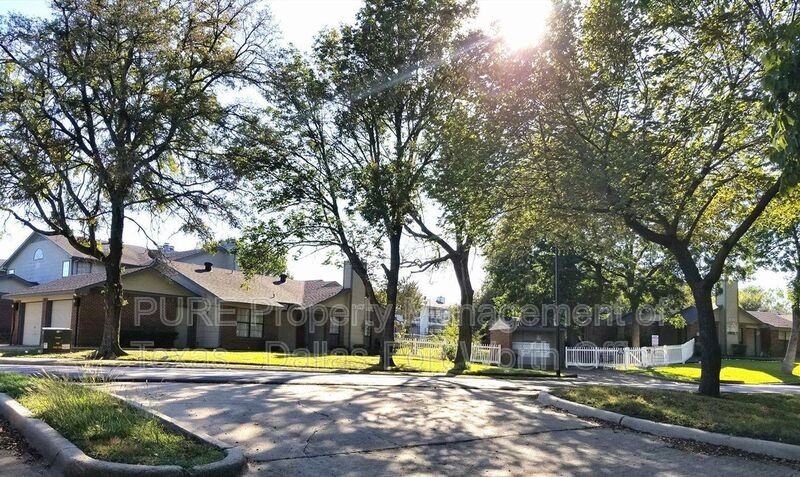 810/104 Castleglen Drive - Photo 2 of 12