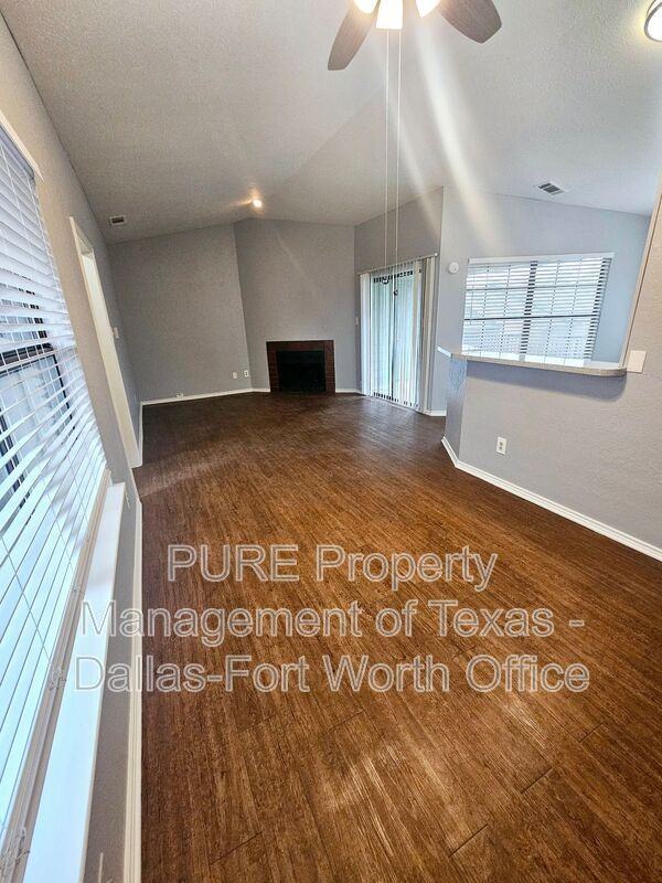 810/104 Castleglen Drive - Photo 3 of 12