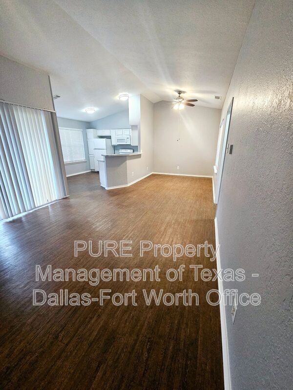 810/104 Castleglen Drive - Photo 4 of 12