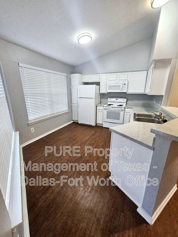 810/104 Castleglen Drive - Photo 5 of 12