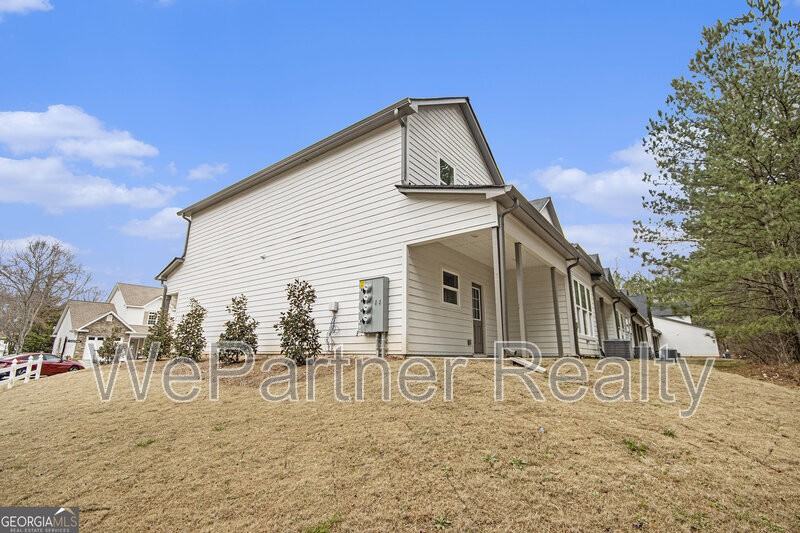 144 Crest Pointe - Photo 2 of 8