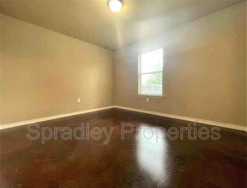 1571 Brady Way - Photo 7 of 9
