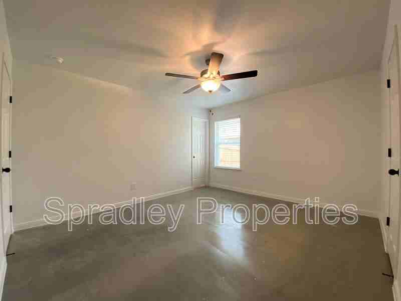 9110 Winding Ct Unit B - Photo 6 of 11