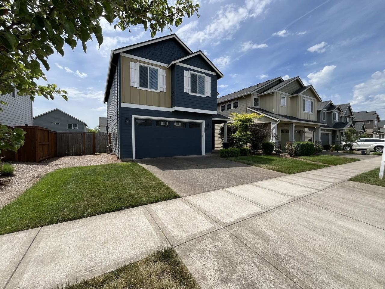 2095 S Heather St - Photo 3 of 41
