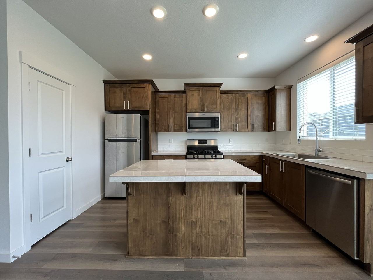 2095 S Heather St - Photo 6 of 41