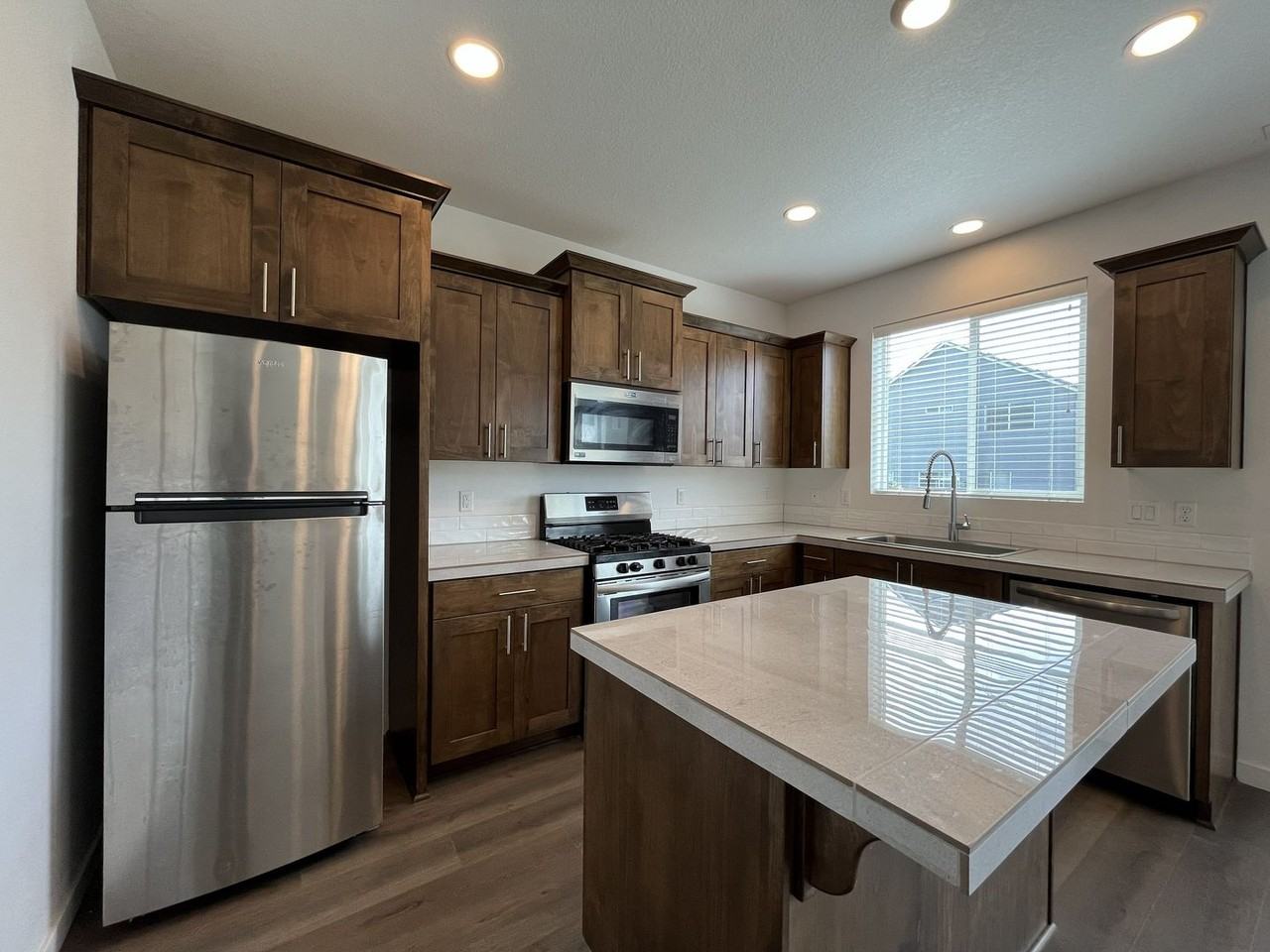 2095 S Heather St - Photo 7 of 41
