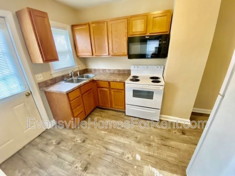 1228 S Roosevelt Dr - Photo 4 of 8
