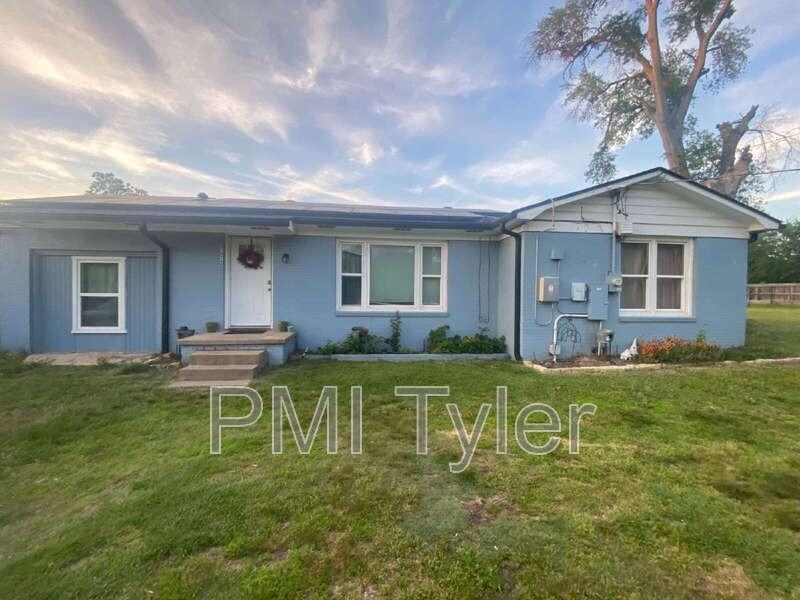 12624 Coleman St - Photo 3 of 20